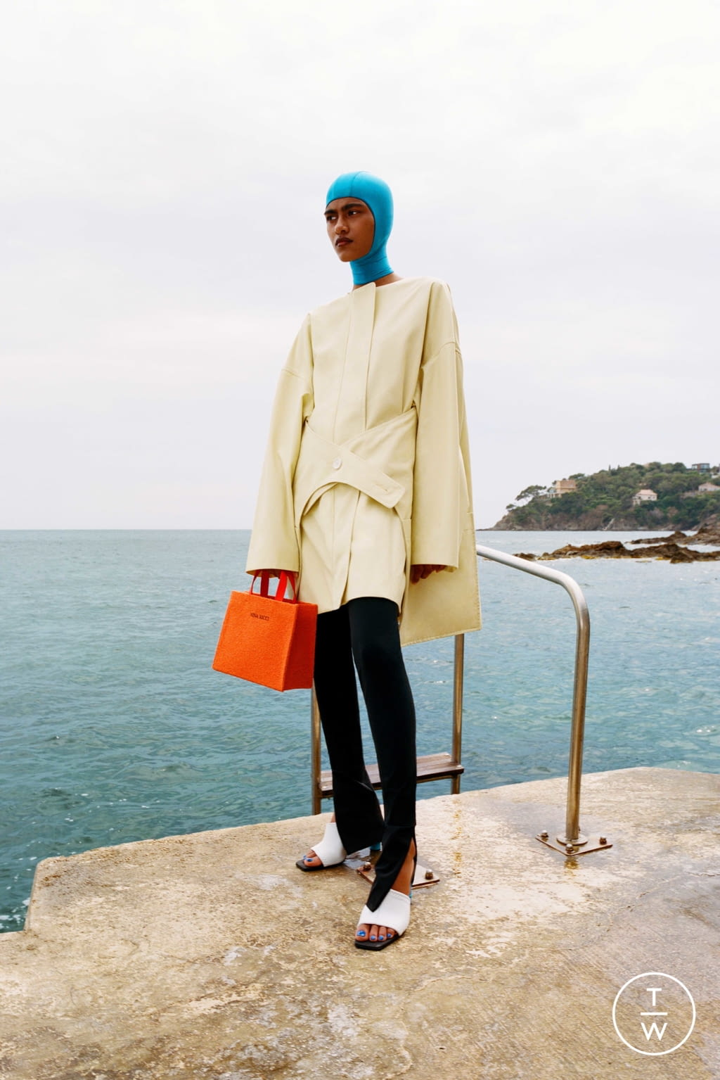 Fashion Week Paris Resort 2022 look 3 de la collection Nina Ricci womenswear