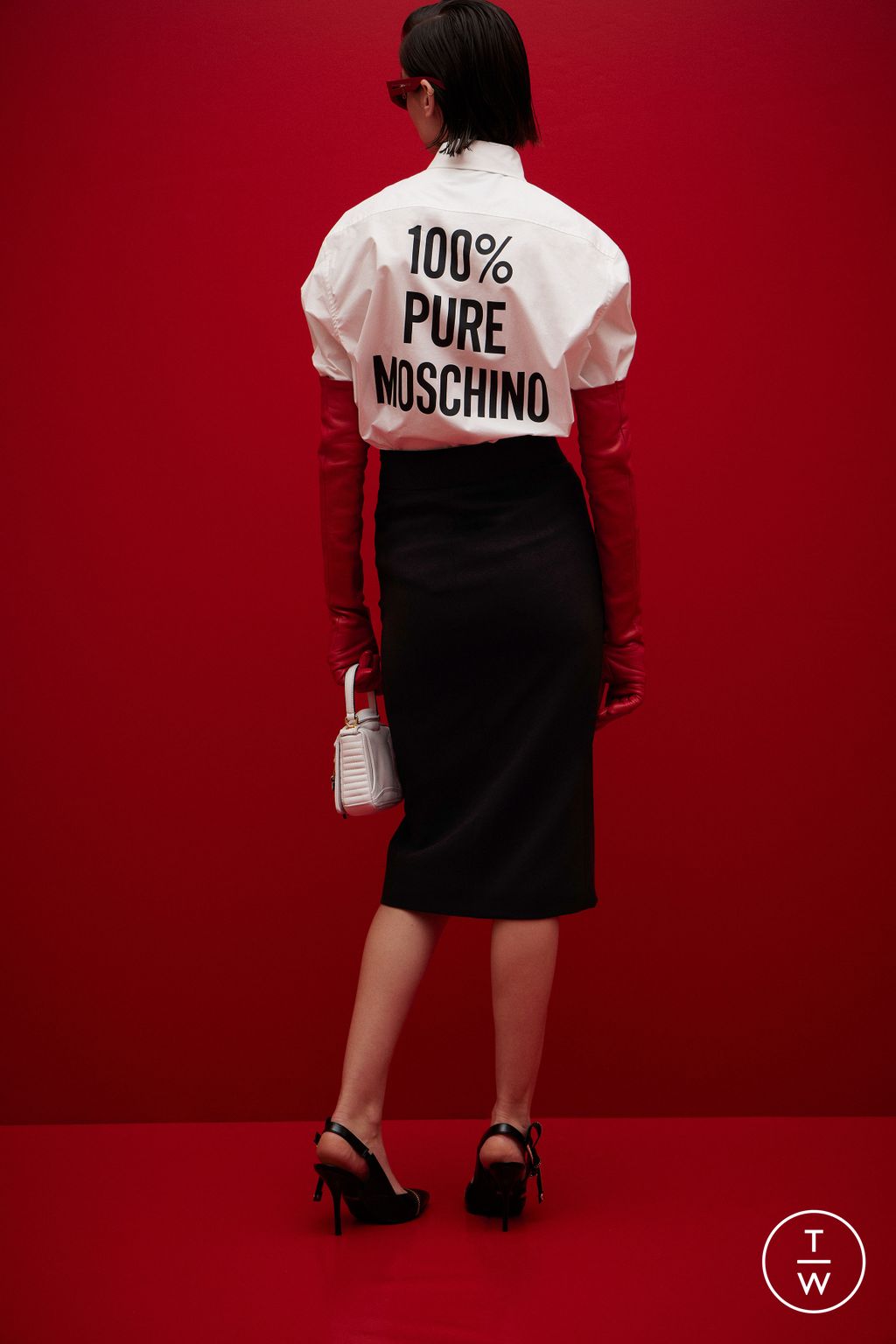 Fashion Week Milan Resort 2024 look 1 de la collection Moschino womenswear