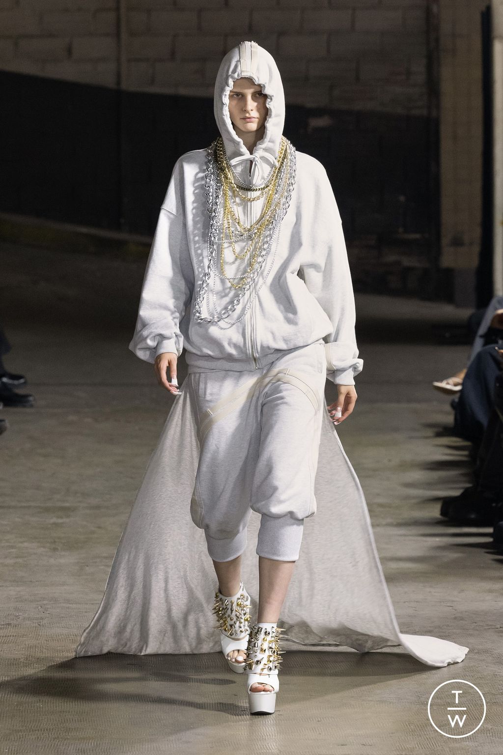 Fashion Week Paris Fall/Winter 2024 look 1 from the Racer collection 男装
