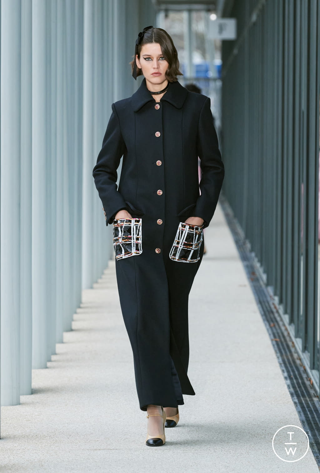 Fashion Week Paris Pre-Fall 2022 look 1 from the Chanel collection womenswear