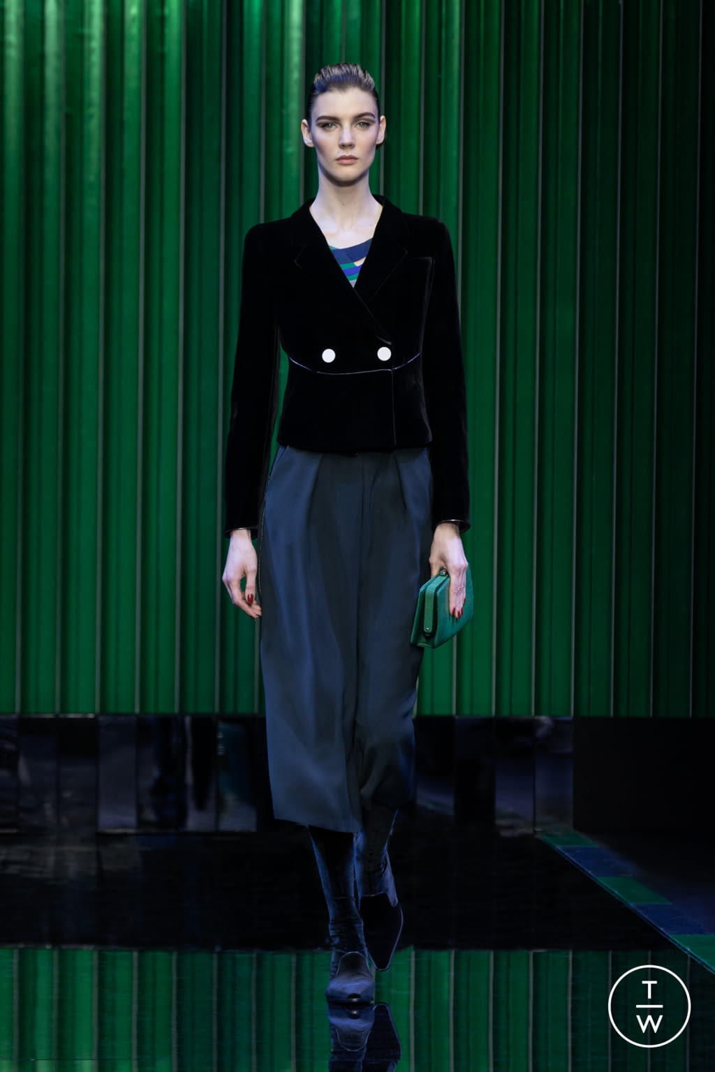 Fashion Week Milan Fall/Winter 2022 look 1 de la collection Giorgio Armani womenswear