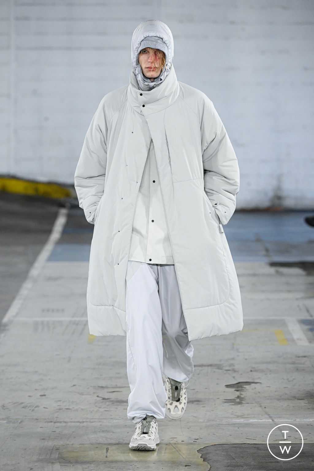 Fashion Week Paris Fall/Winter 2026 look 1 from the White Mountaineering collection menswear