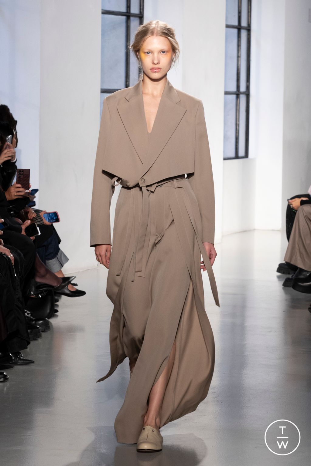 Fashion Week Paris Spring/Summer 2025 look 1 from the Ujoh collection womenswear