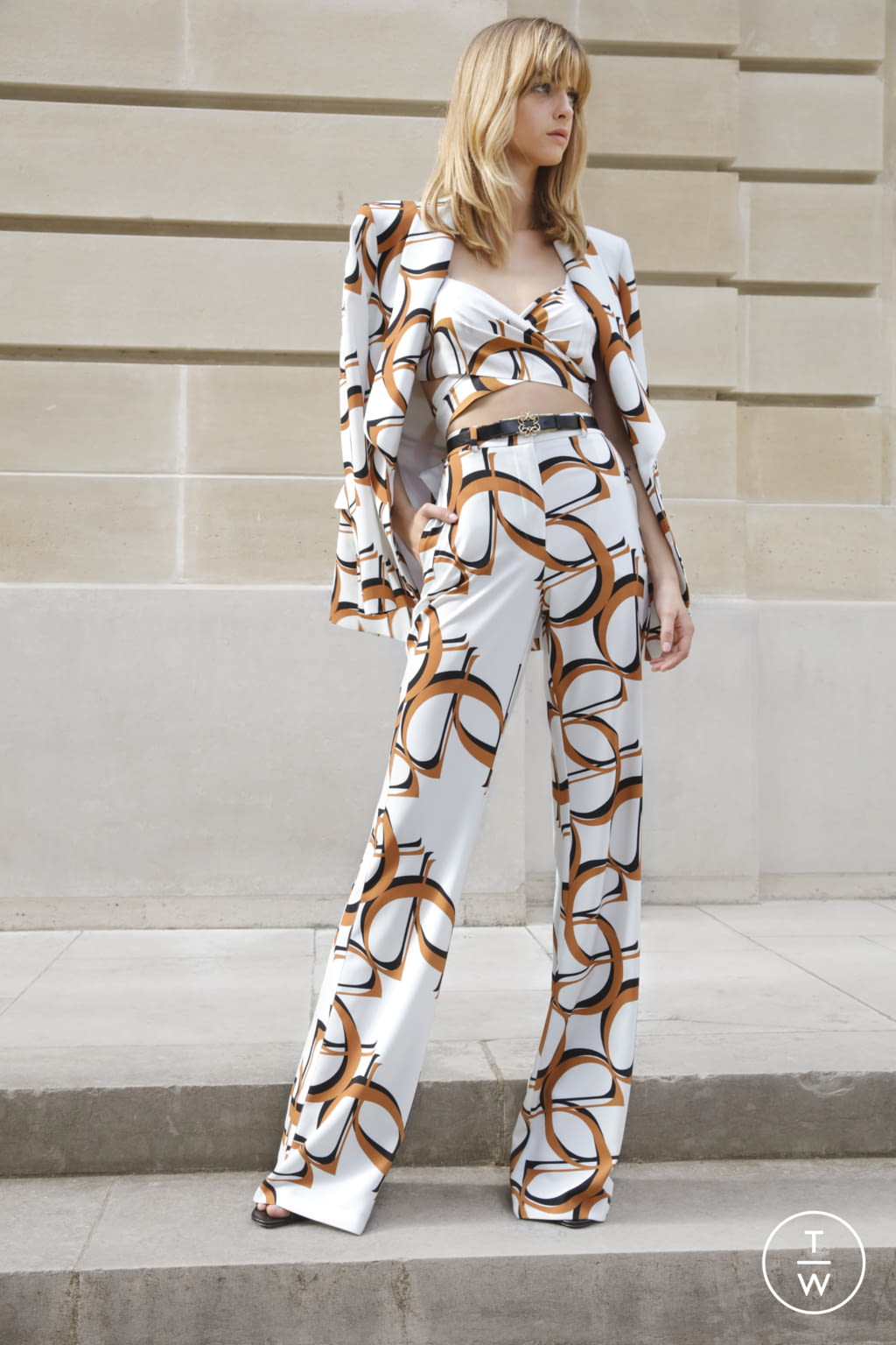 Fashion Week Paris Spring/Summer 2022 look 1 de la collection Elie Saab womenswear