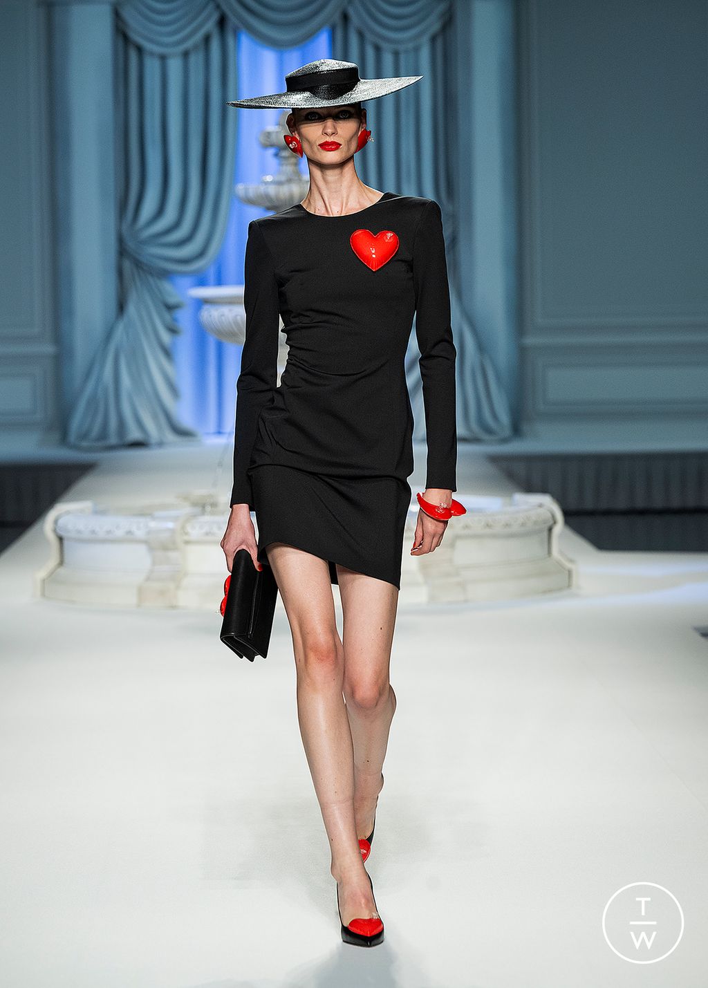 Fashion Week Milan Spring/Summer 2023 look 1 de la collection Moschino womenswear