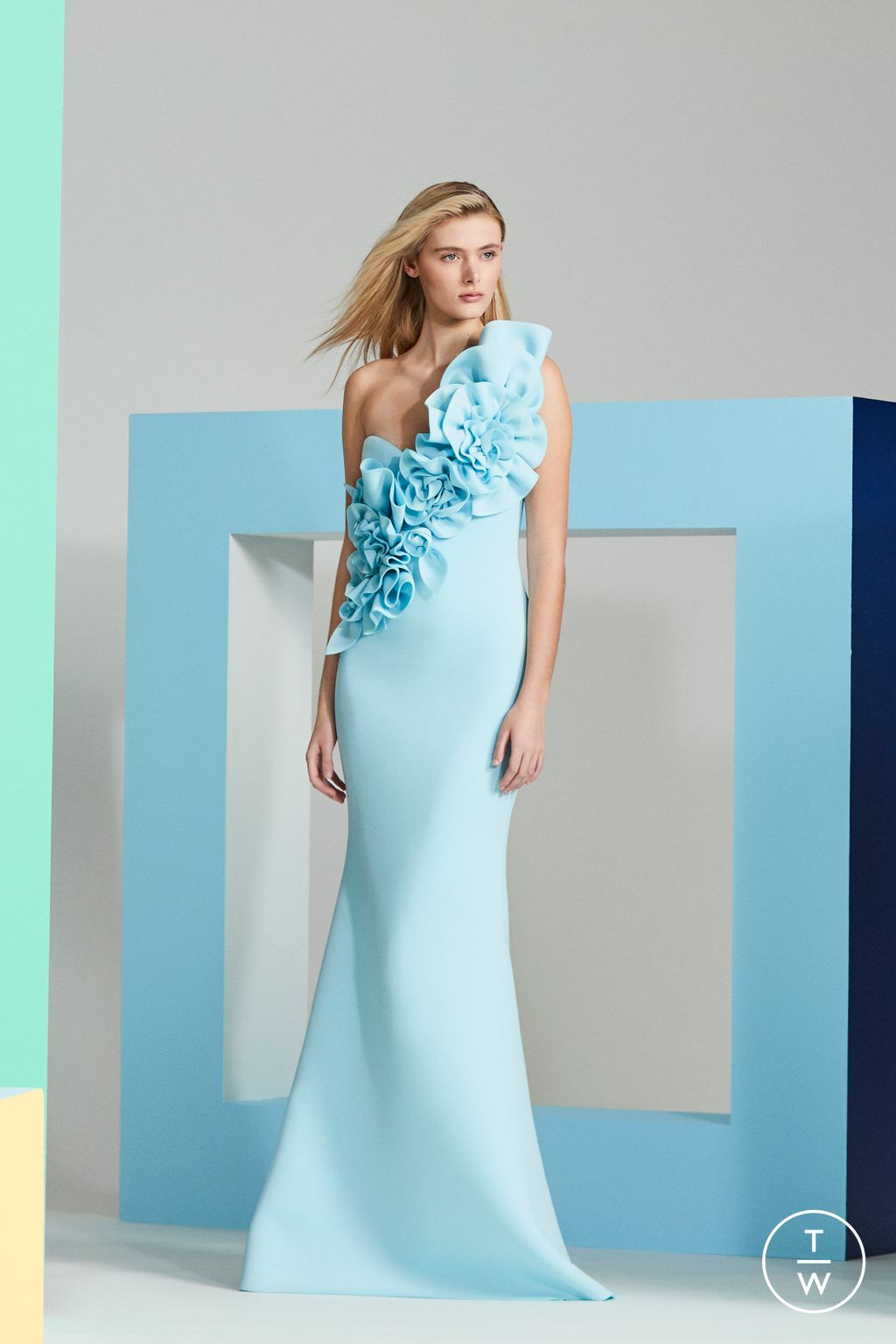 Fashion Week New York Pre-Fall 2023 look 1 from the Badgley Mischka collection womenswear