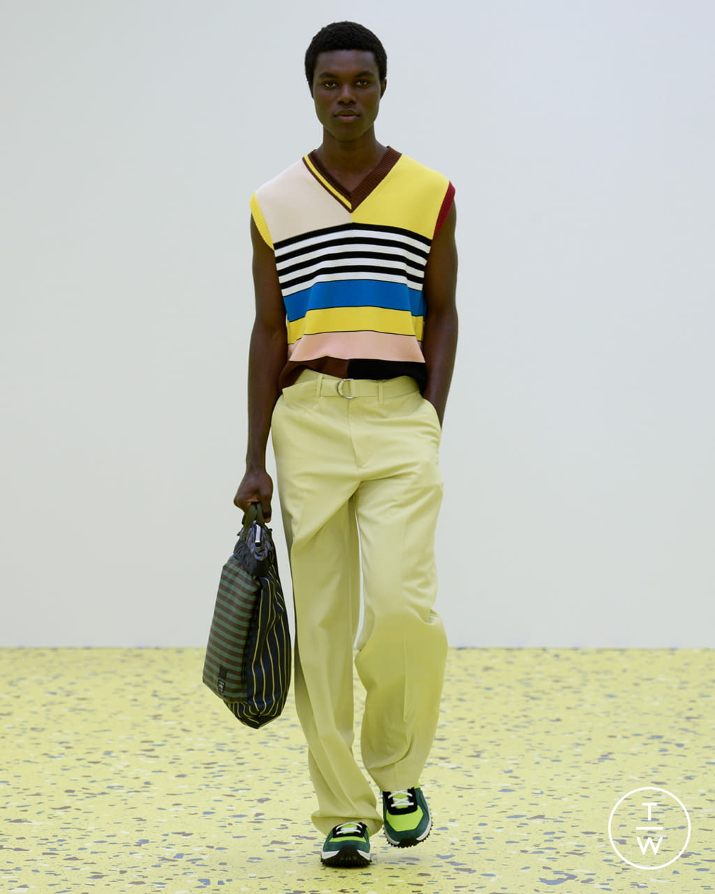 Fashion Week Paris Spring/Summer 2022 look 1 from the Paul Smith collection 男装