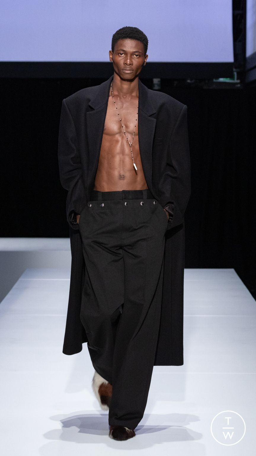 Fashion Week Paris Fall/Winter 2024 look 1 from the System Studios collection menswear