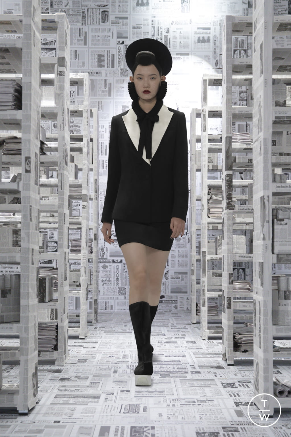 Fashion Week New York Fall/Winter 2022 look 1 from the Chocheng collection womenswear