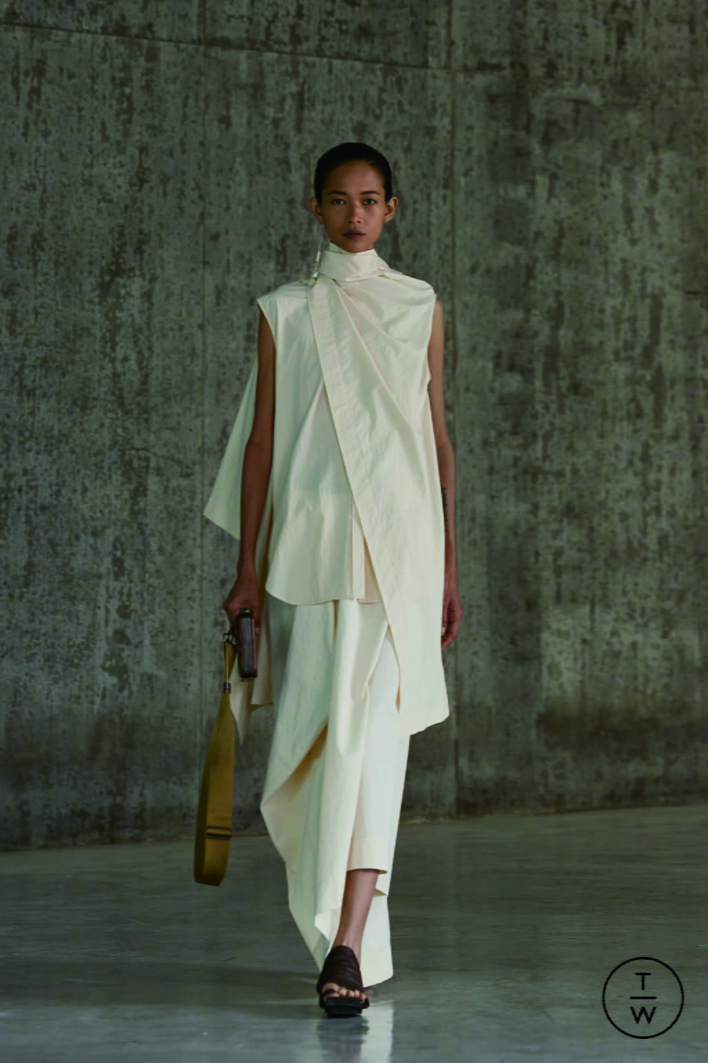 Fashion Week Paris Spring/Summer 2022 look 1 from the Uma Wang collection womenswear