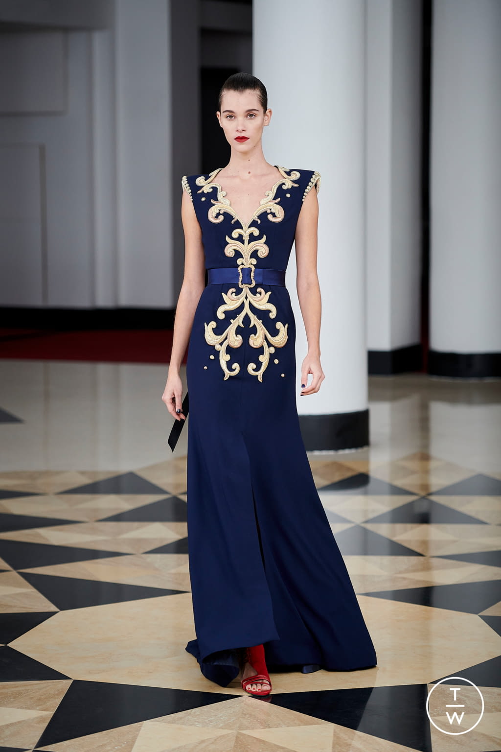 Fashion Week Paris Spring/Summer 2021 look 1 from the Alexis Mabille collection couture