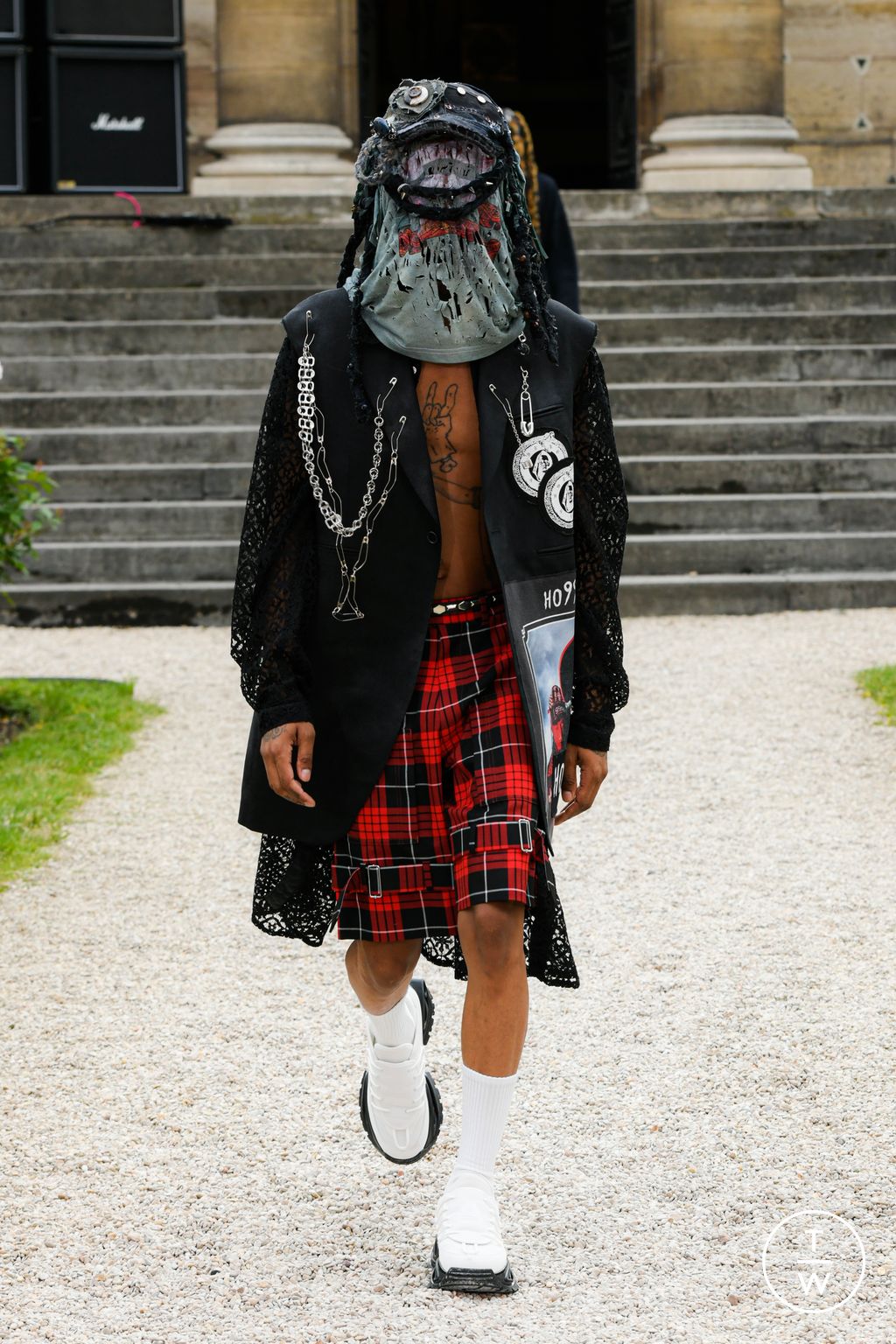 Fashion Week Paris Spring-Summer 2025 look 1 from the KIDILL collection 男装