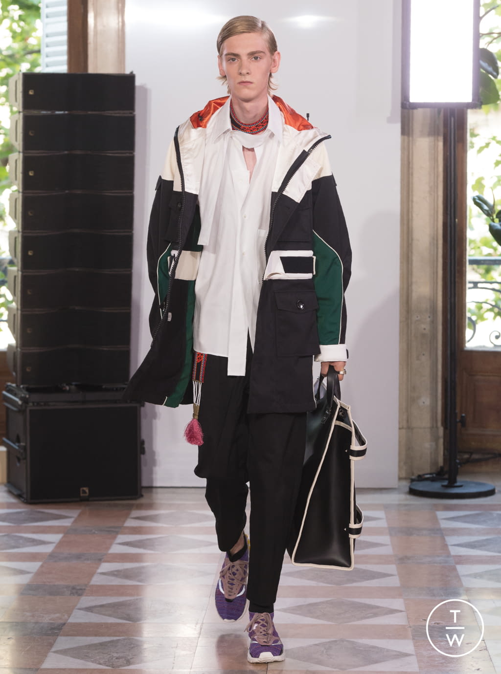Fashion Week Paris Spring/Summer 2018 look 1 from the Valentino collection menswear