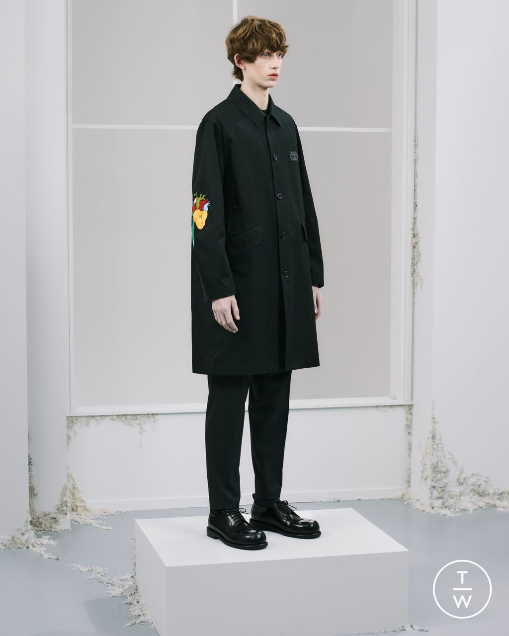 Fashion Week Paris Pre-Fall 2026 look 1 from the Undercover collection 男装