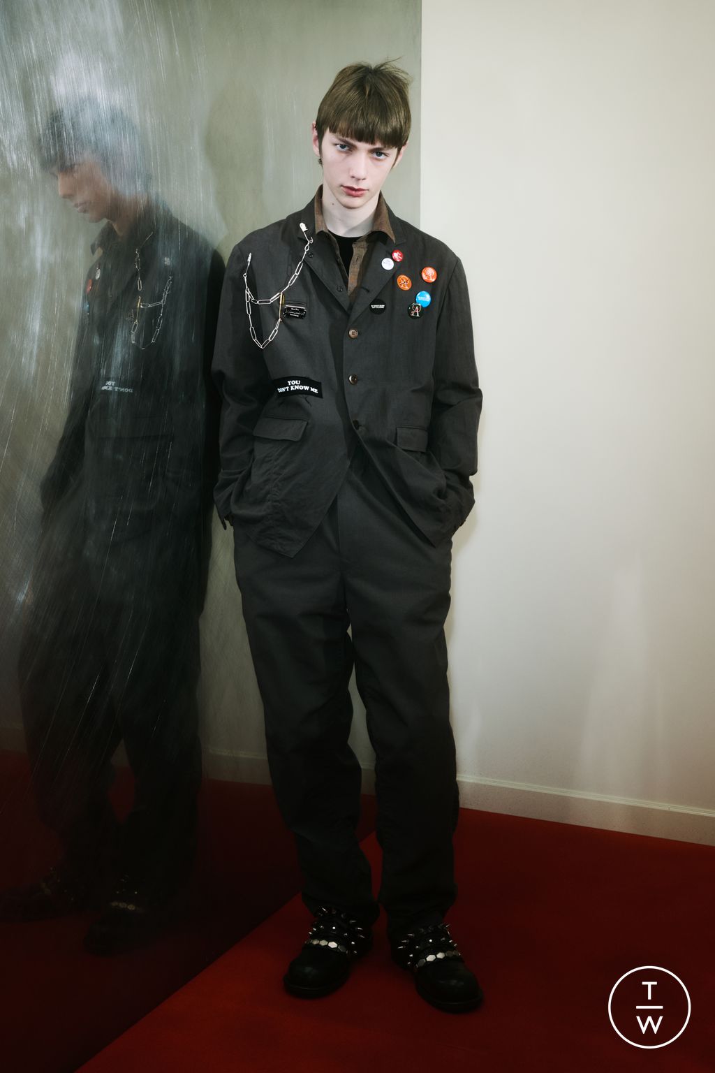 Fashion Week Paris Pre-Fall 2025 look 1 from the Undercover collection 男装