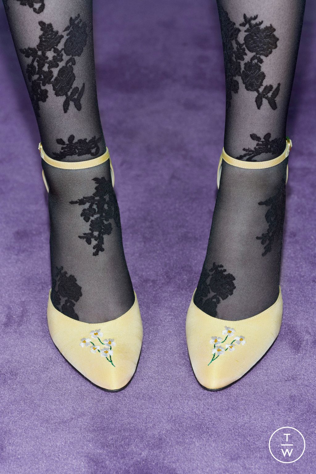 Fashion Week Paris Pre-Fall 2025 look 3 de la collection Valentino womenswear