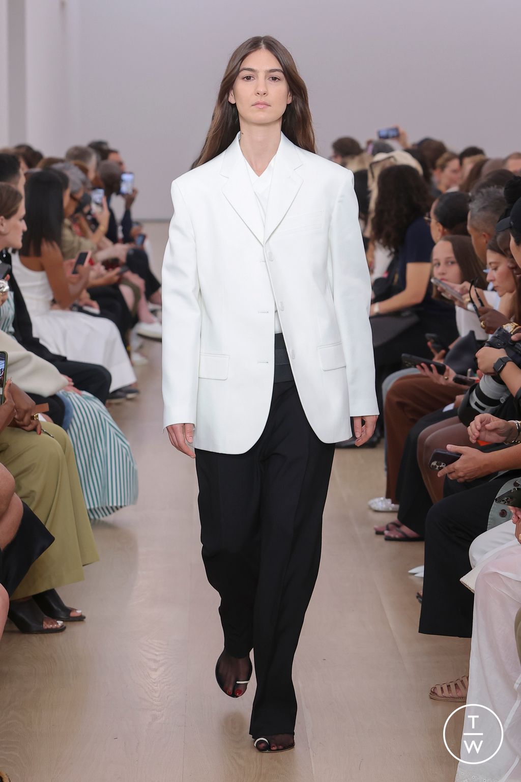 Fashion Week New York Spring/Summer 2024 look 1 de la collection Proenza Schouler womenswear