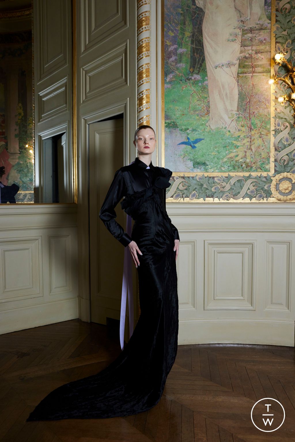 Fashion Week Paris Fall/Winter 2025 look 1 de la collection Peet Dullaert couture