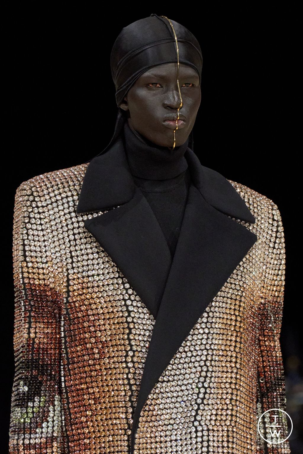 Fashion Week Paris Fall/Winter 2024 look 41 de la collection Balmain menswear accessories
