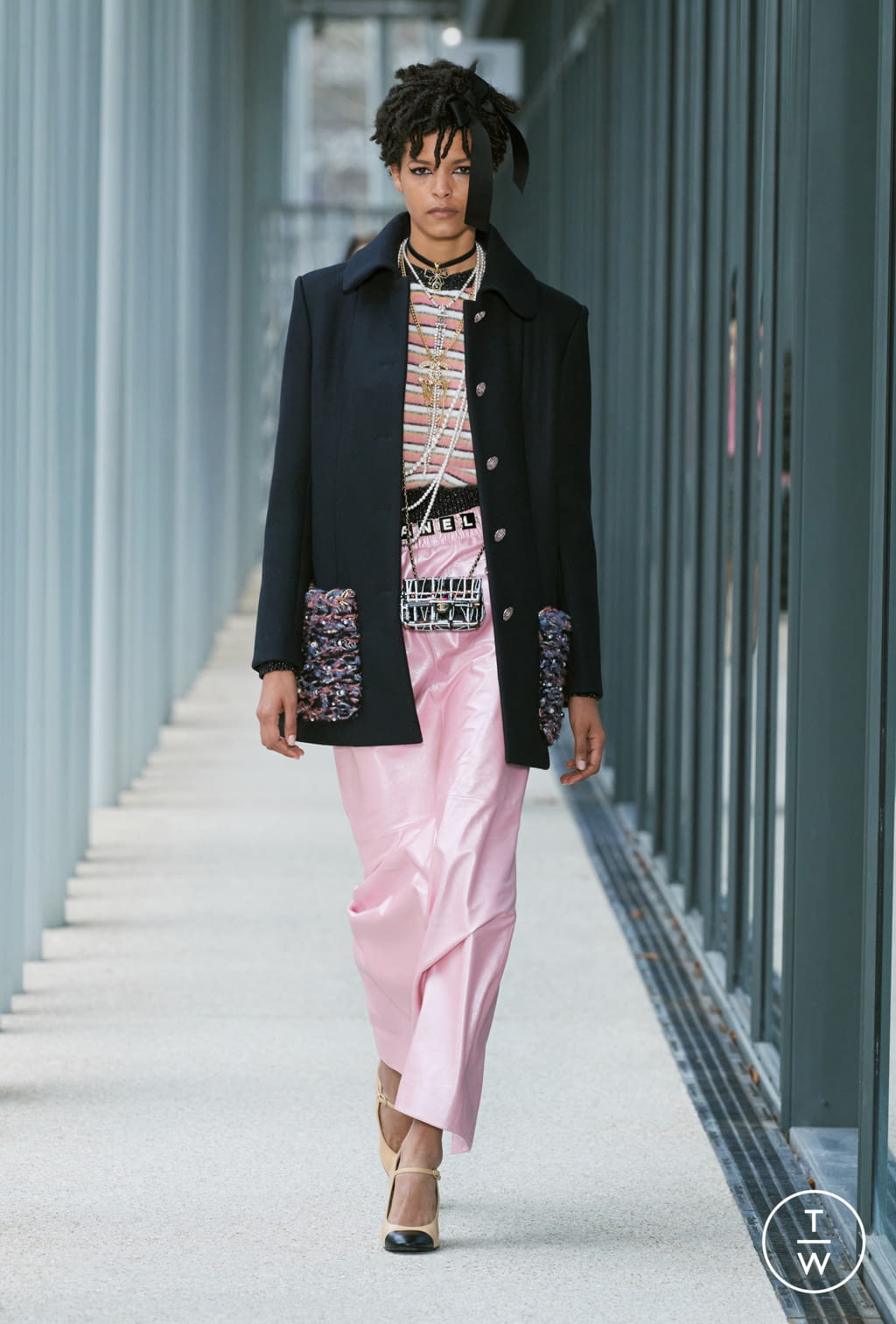 Fashion Week Paris Pre-Fall 2022 look 2 de la collection Chanel womenswear