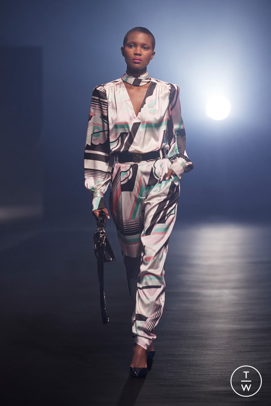 Fashion Week Paris Fall/Winter 2021 look 2 from the Leonard Paris collection womenswear