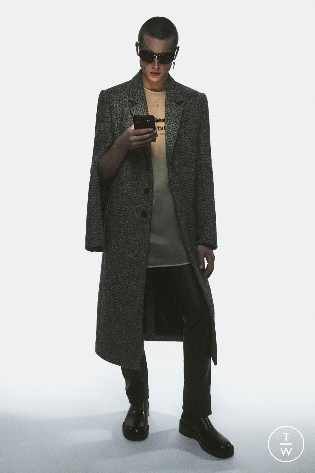 Fashion Week Paris Fall/Winter 2023 look 1 from the Courrèges collection 男装