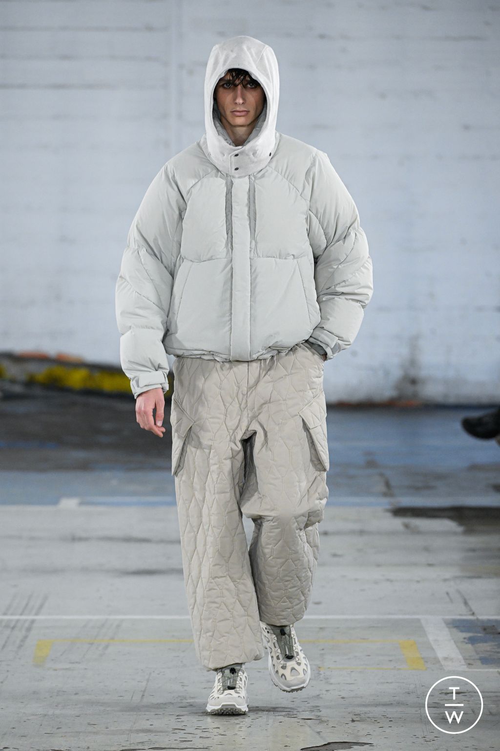 Fashion Week Paris Fall/Winter 2026 look 2 de la collection White Mountaineering menswear