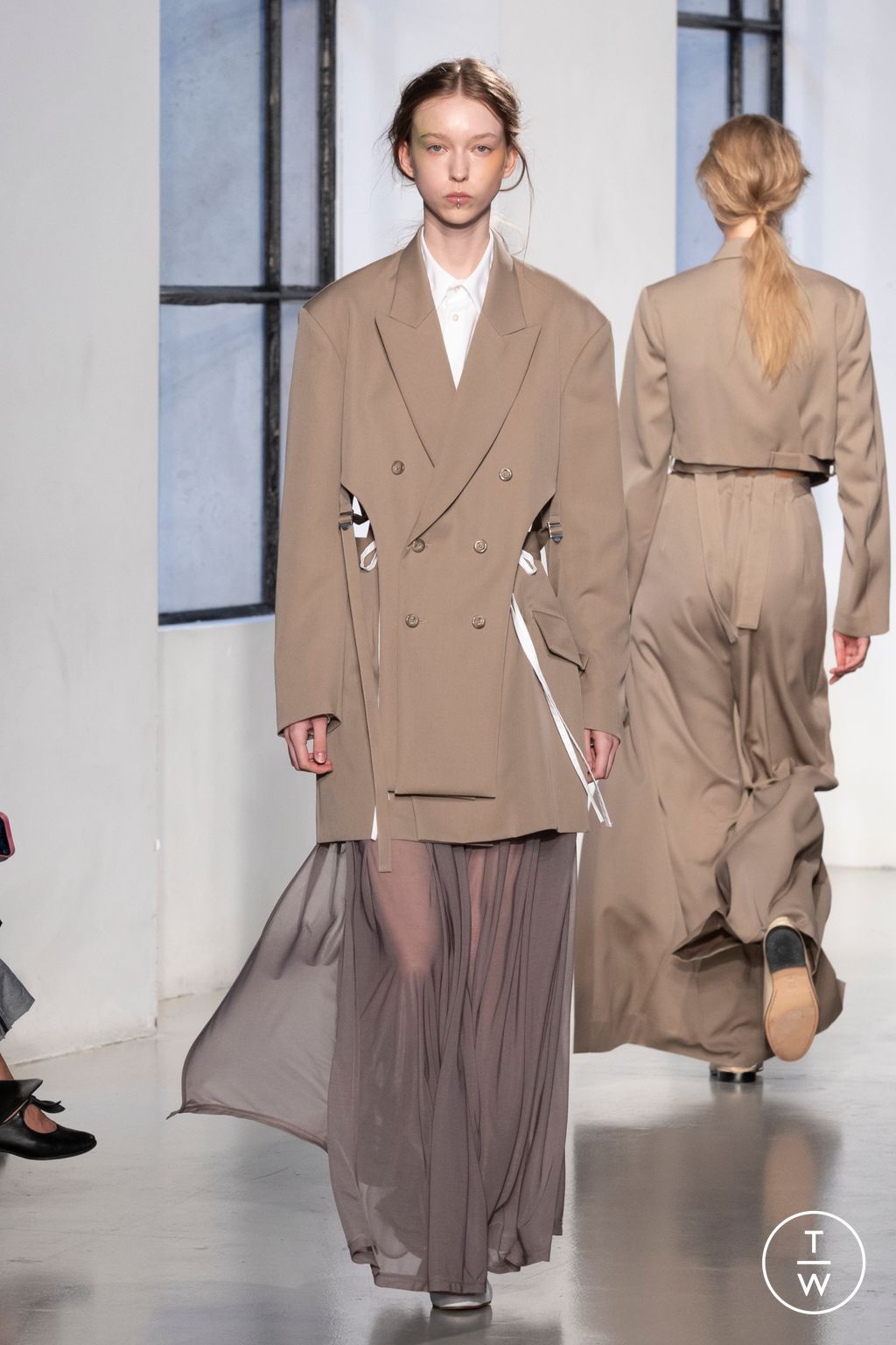 Fashion Week Paris Spring/Summer 2025 look 2 from the Ujoh collection womenswear