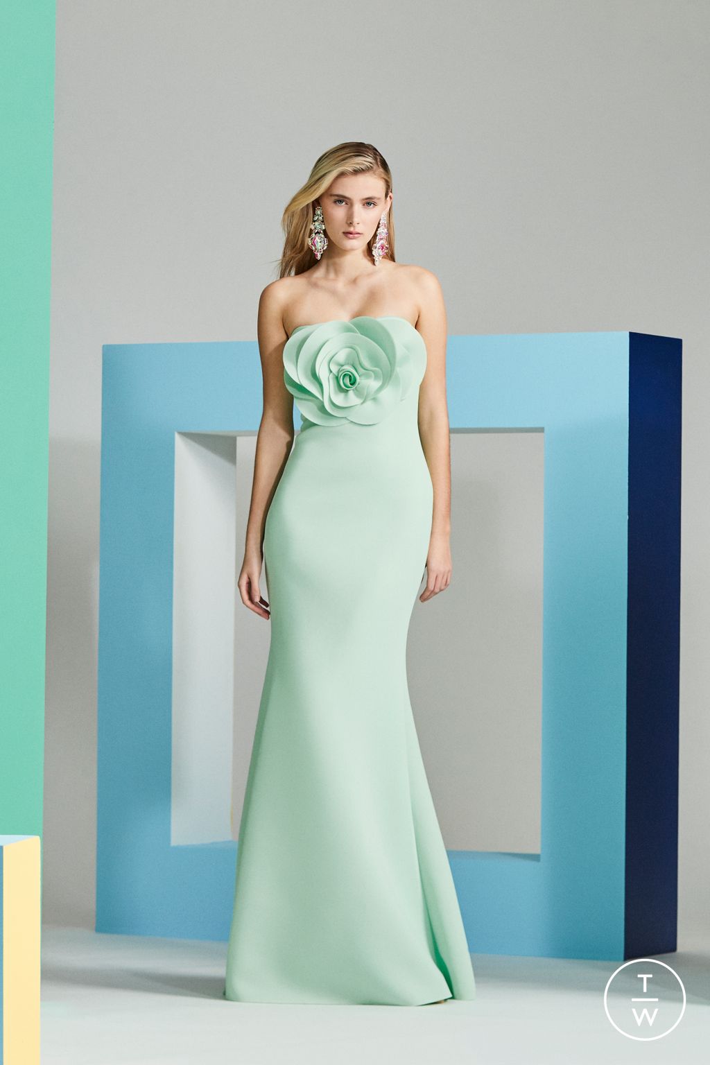 Fashion Week New York Pre-Fall 2023 look 2 from the Badgley Mischka collection womenswear