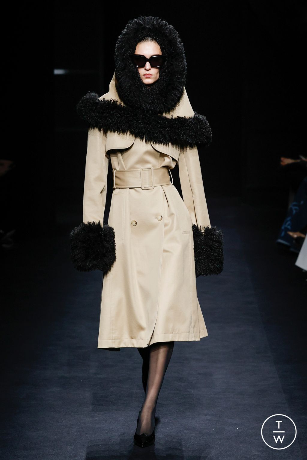 Fashion Week Paris Fall/Winter 2024 look 2 from the Nina Ricci collection 女装
