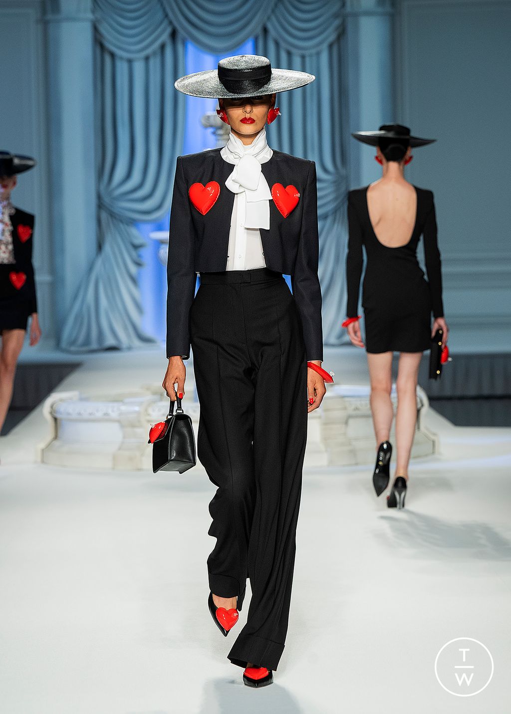 Fashion Week Milan Spring/Summer 2023 look 2 from the Moschino collection womenswear