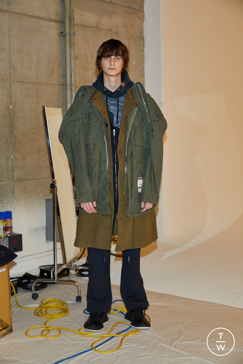 Fashion Week Paris Fall/Winter 2021 look 2 de la collection Maison Mihara Yasuhiro menswear