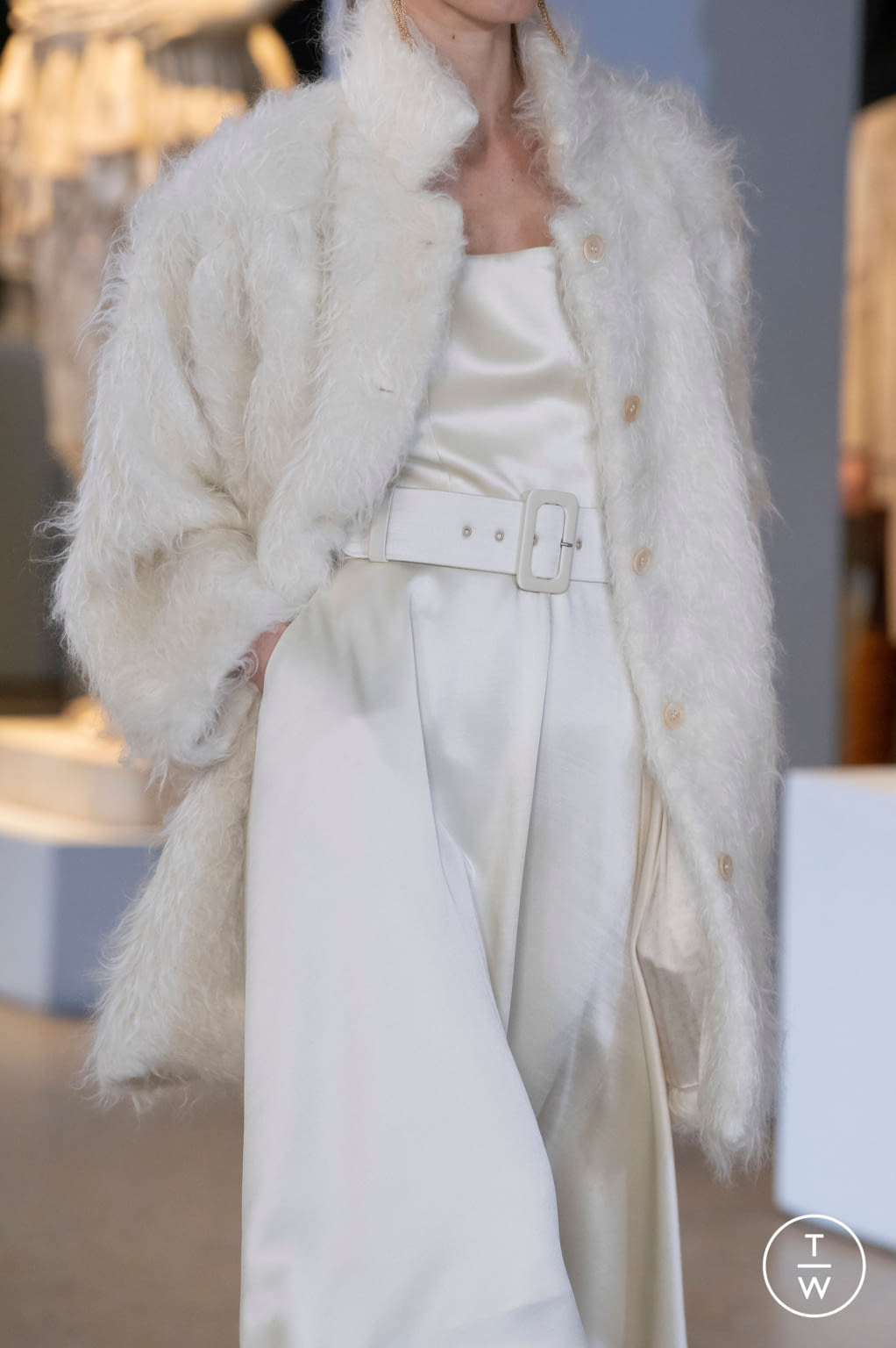 Fashion Week Milan Fall/Winter 2022 look 1 de la collection Laura Biagiotti womenswear accessories