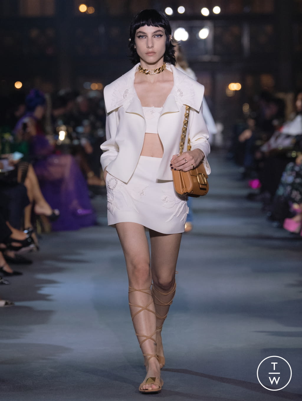 Fashion Week Paris Spring/Summer 2022 look 2 from the Valentino collection womenswear
