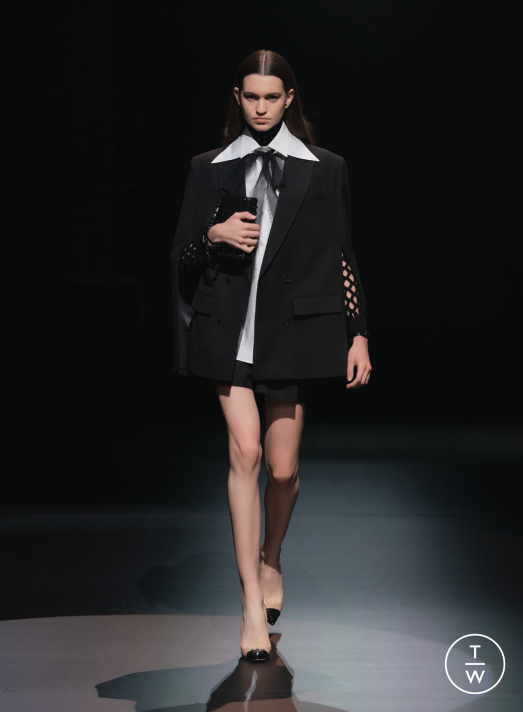 Fashion Week Milan Fall/Winter 2021 look 2 from the Valentino collection 女装