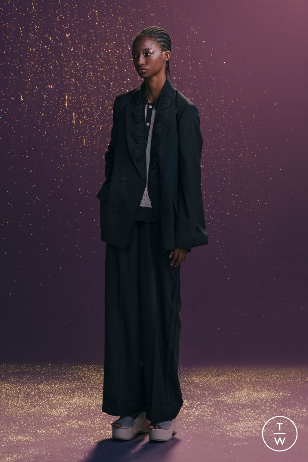 Fashion Week Paris Resort 2023 look 3 from the Undercover collection 女装