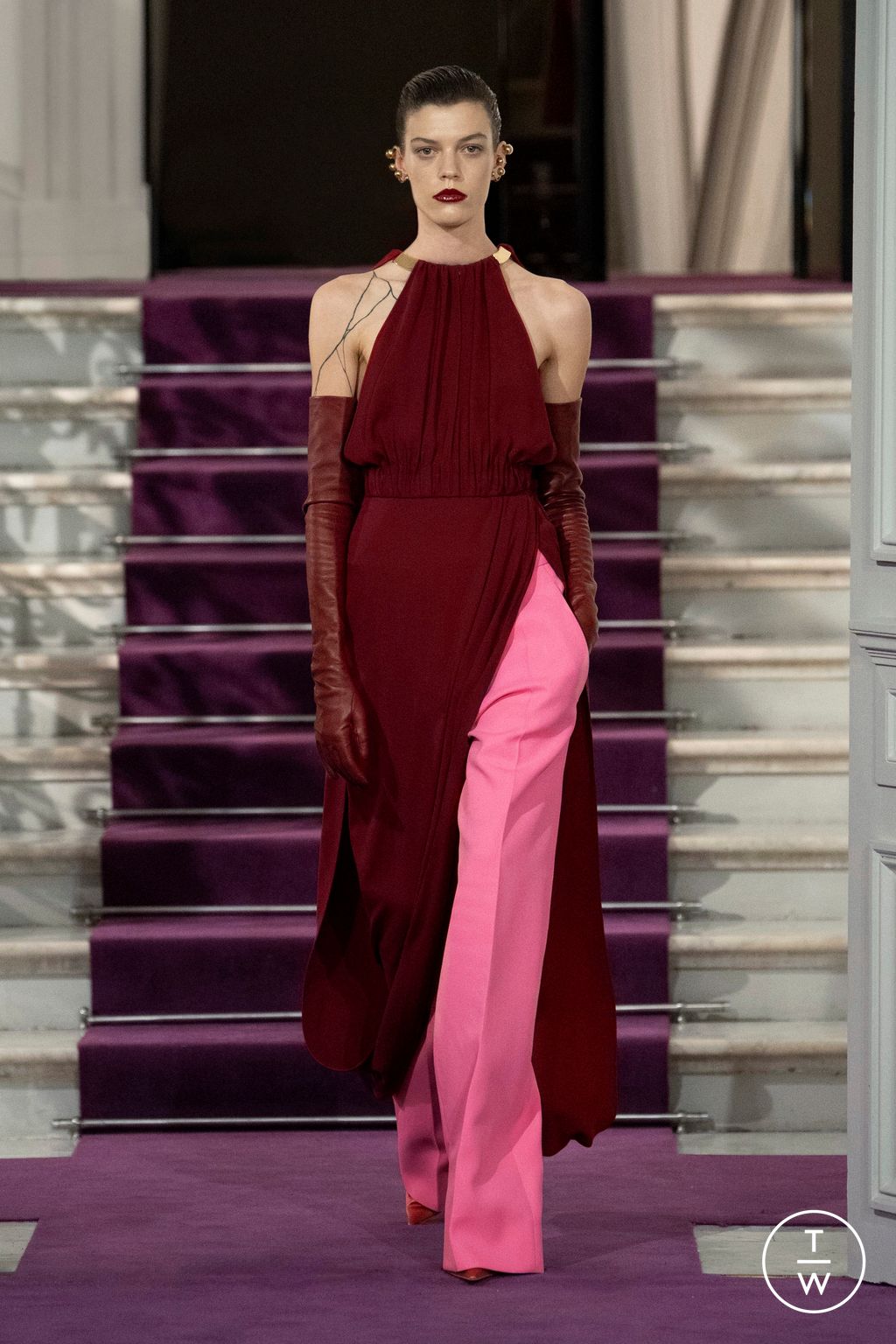 Fashion Week Paris Spring/Summer 2024 look 2 from the Valentino collection couture