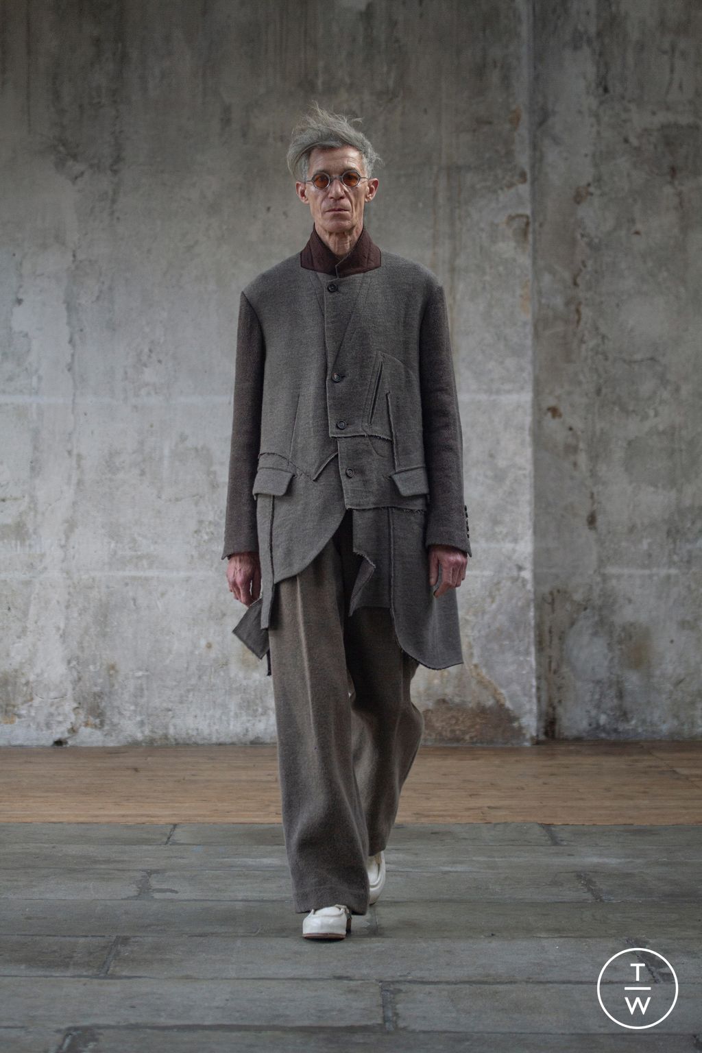 Fashion Week Paris Fall/Winter 2023 look 3 from the Ziggy Chen collection menswear