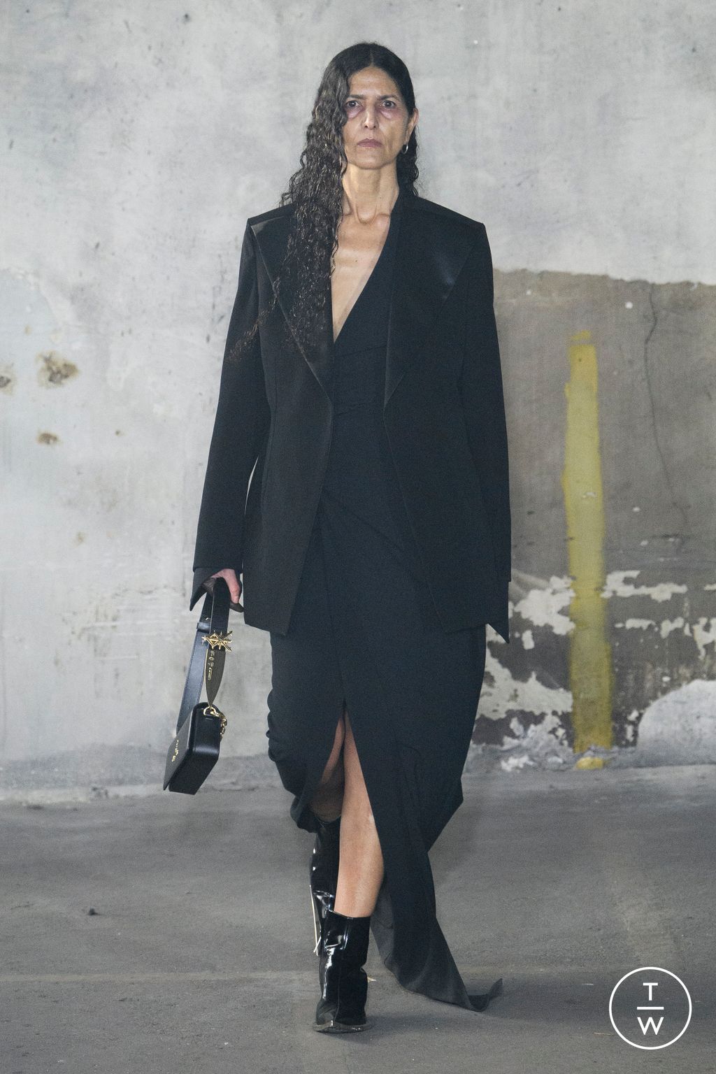 Fashion Week Paris Fall/Winter 2023 look 3 de la collection Sankuanz menswear
