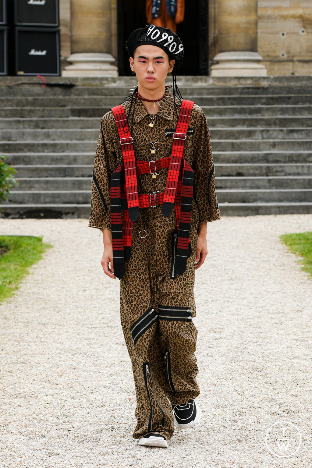 Fashion Week Paris Spring-Summer 2025 look 3 from the KIDILL collection 男装