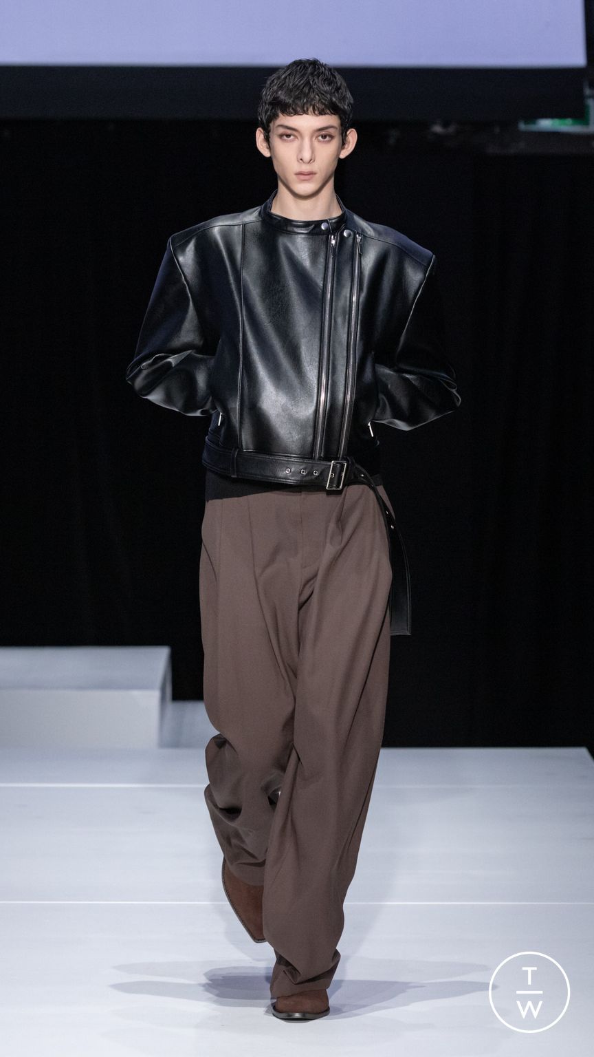 Fashion Week Paris Fall/Winter 2024 look 3 from the System Studios collection 男装