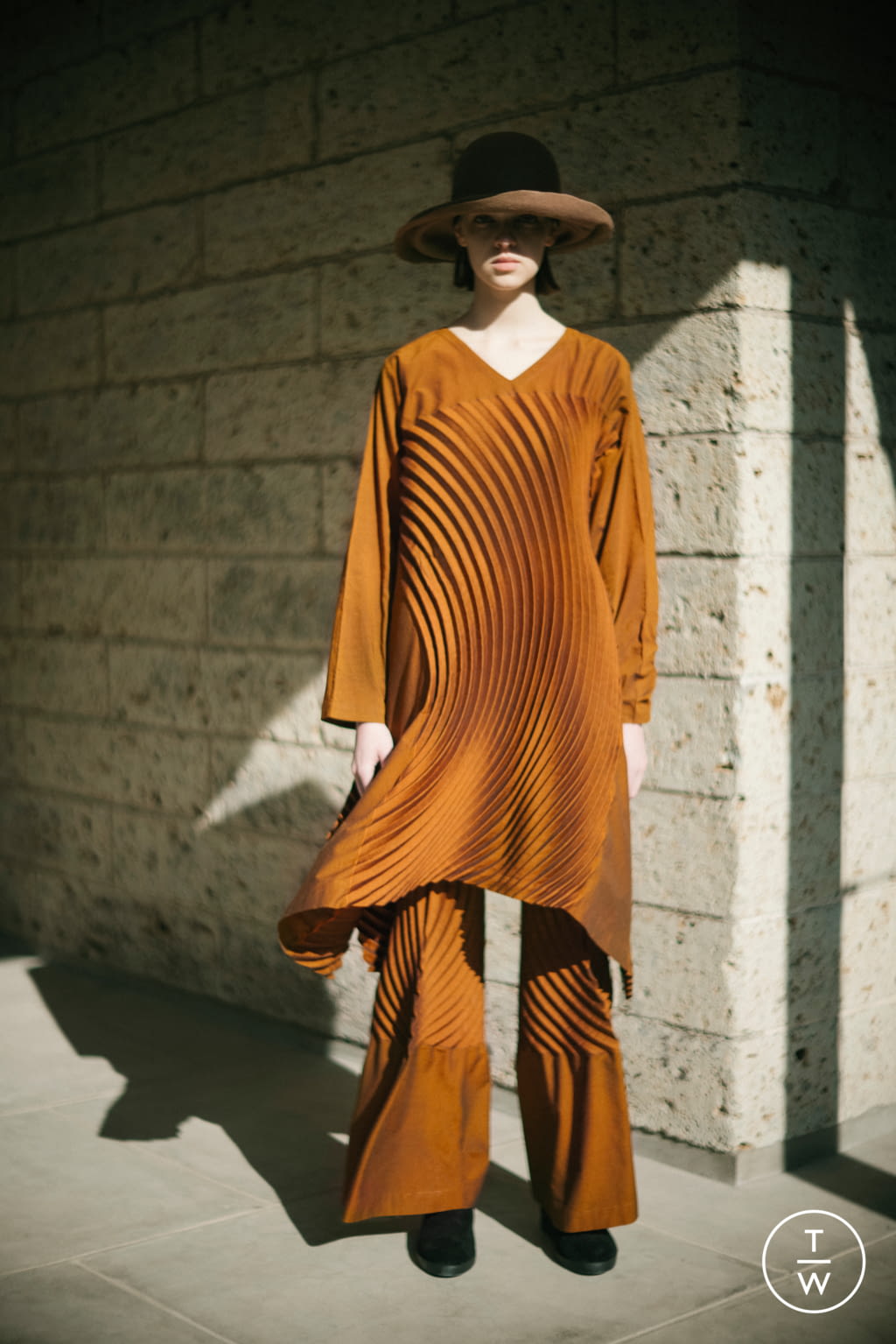 Fashion Week Paris Fall/Winter 2021 look 3 from the Issey Miyake collection womenswear