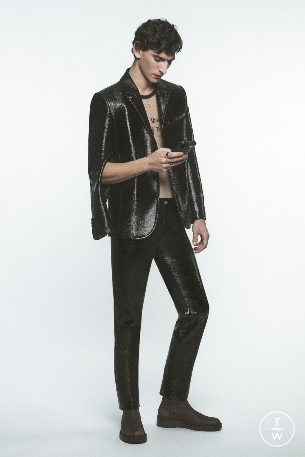 Fashion Week Paris Fall/Winter 2023 look 2 from the Courrèges collection 男装