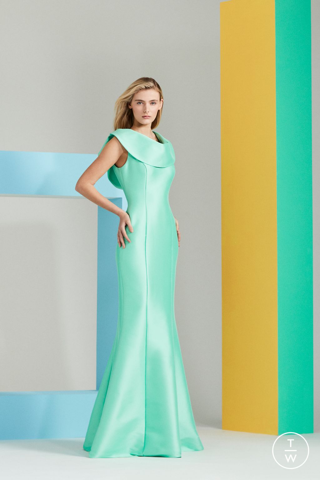 Fashion Week New York Pre-Fall 2023 look 3 from the Badgley Mischka collection womenswear