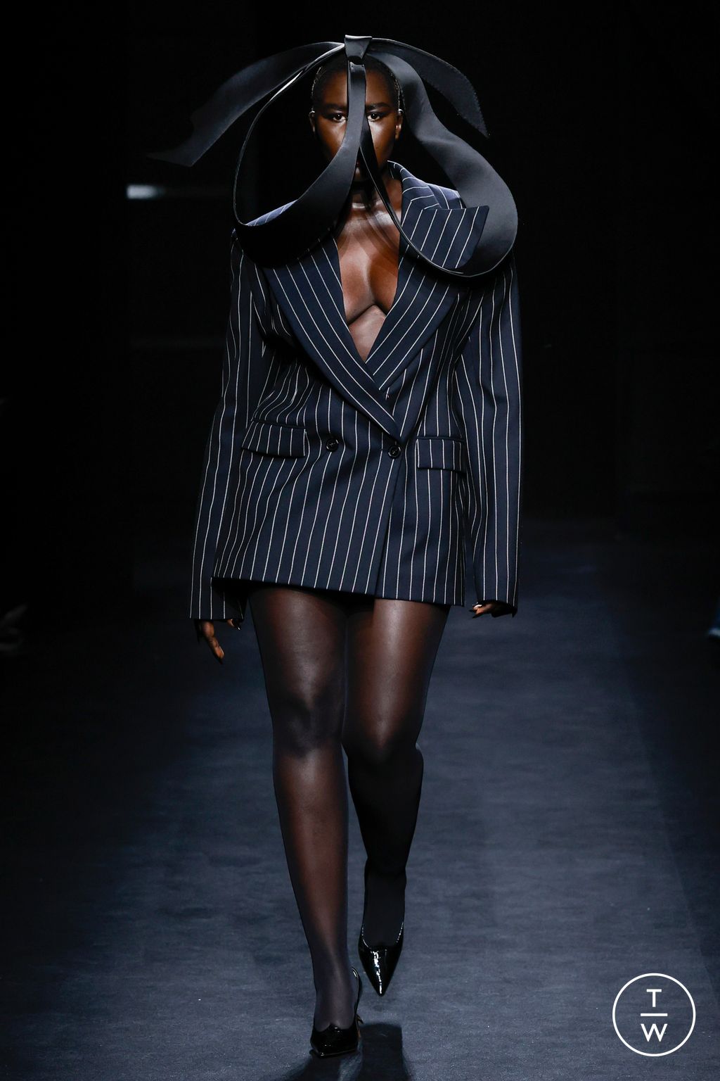Fashion Week Paris Fall/Winter 2024 look 3 from the Nina Ricci collection 女装