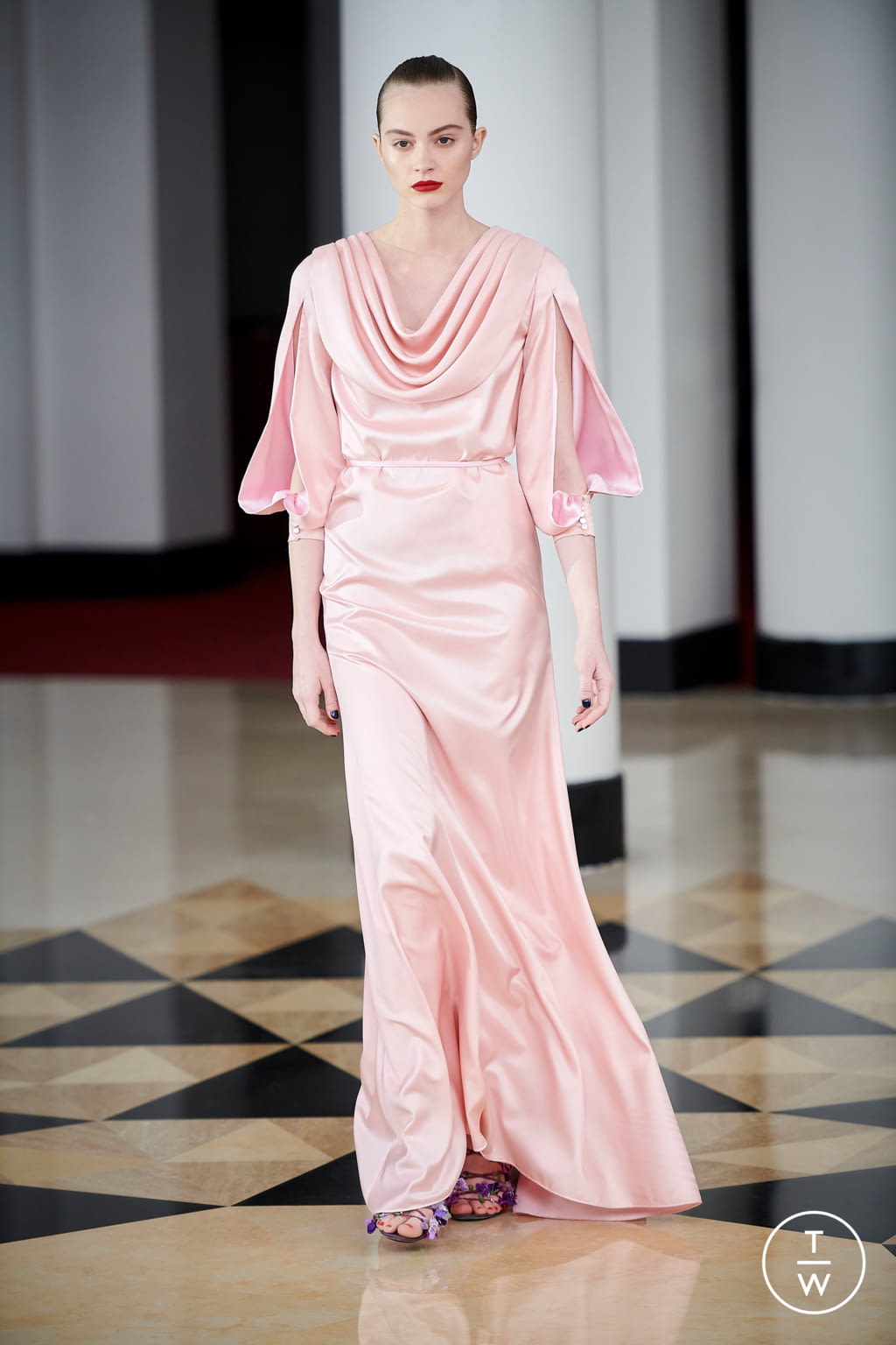 Fashion Week Paris Spring/Summer 2021 look 3 from the Alexis Mabille collection couture