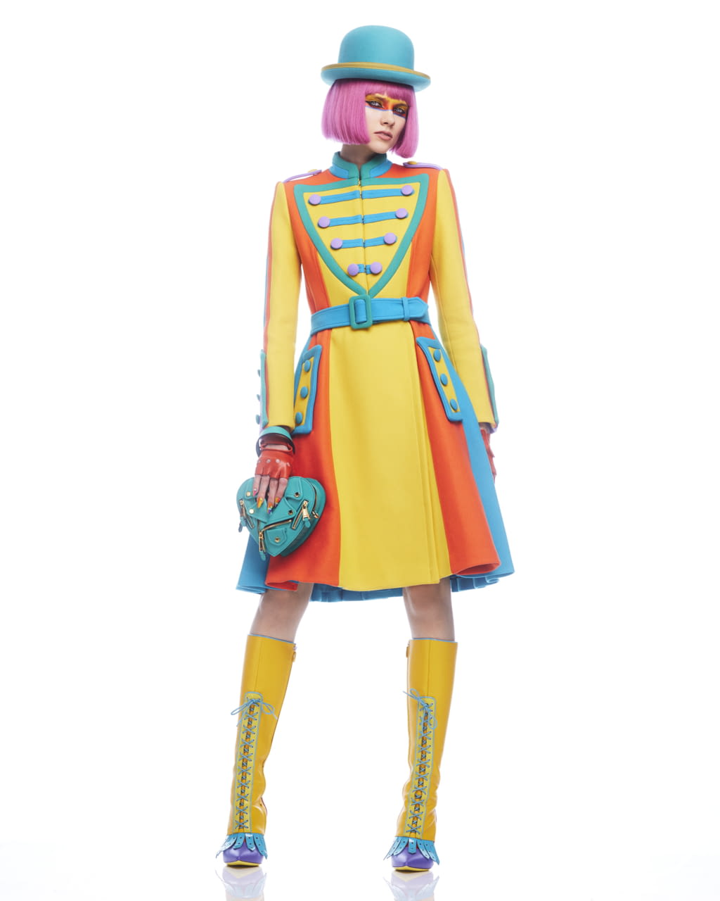 Fashion Week New York Pre-Fall 2022 look 3 from the Moschino collection womenswear