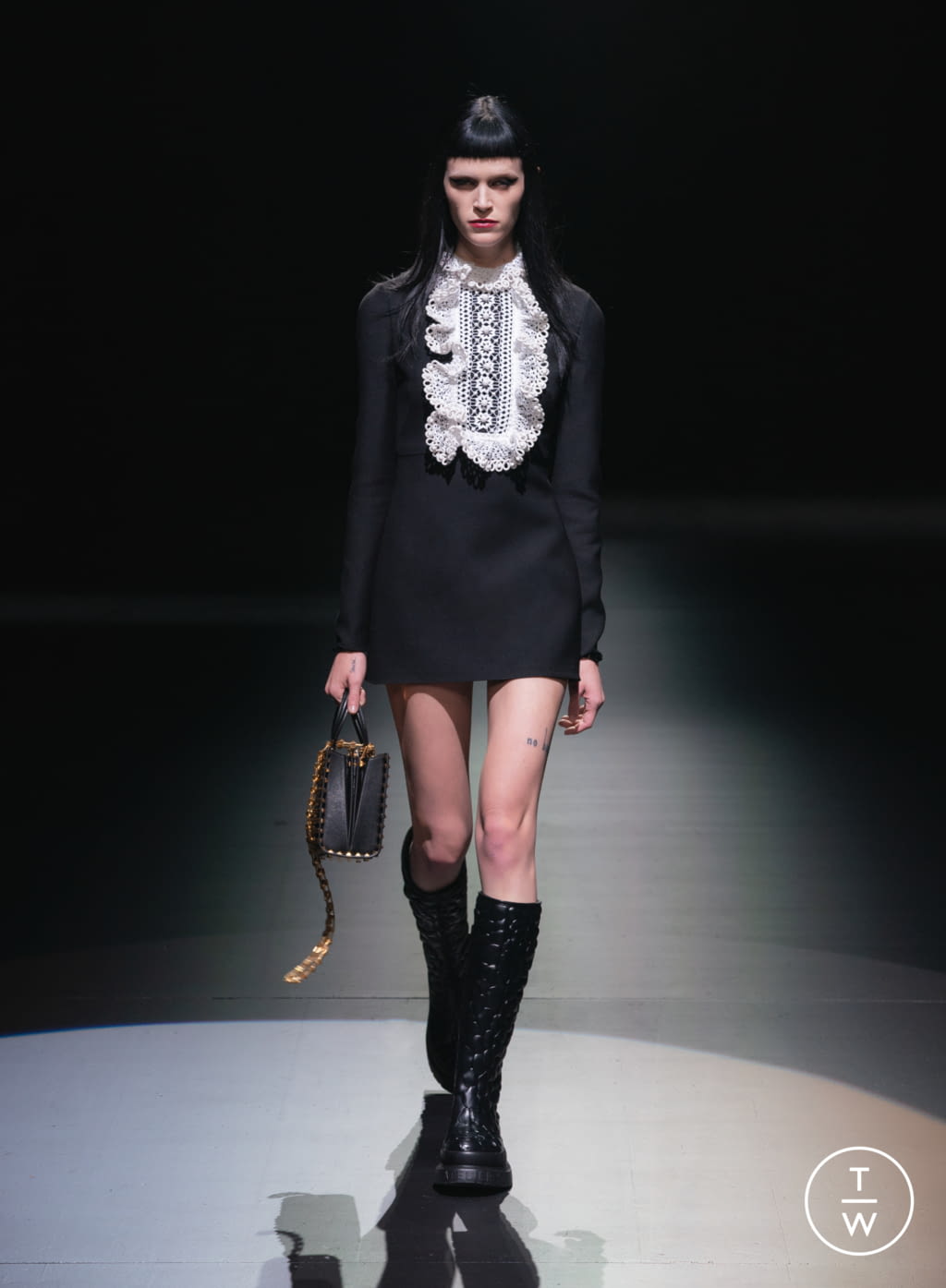 Fashion Week Milan Fall/Winter 2021 look 3 de la collection Valentino womenswear