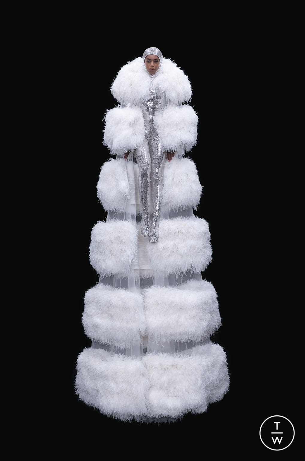 Fashion Week Paris Fall/Winter 2020 look 3 from the Valentino collection couture