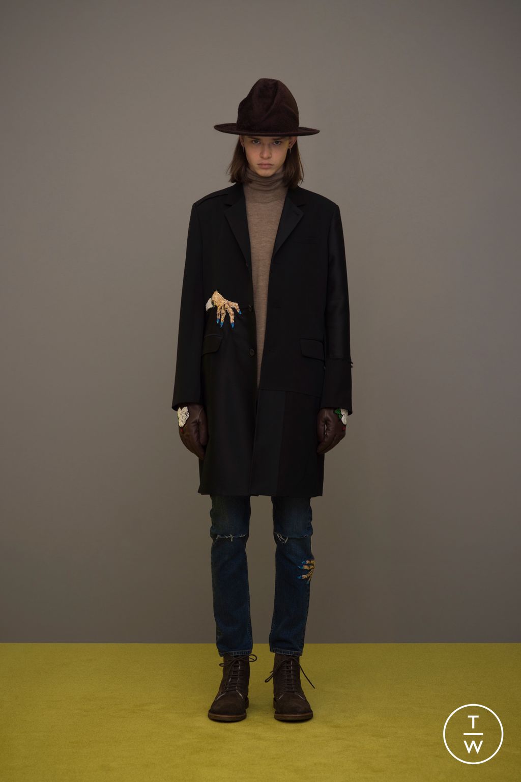 Fashion Week Paris Fall/Winter 2023 look 7 de la collection Undercover menswear